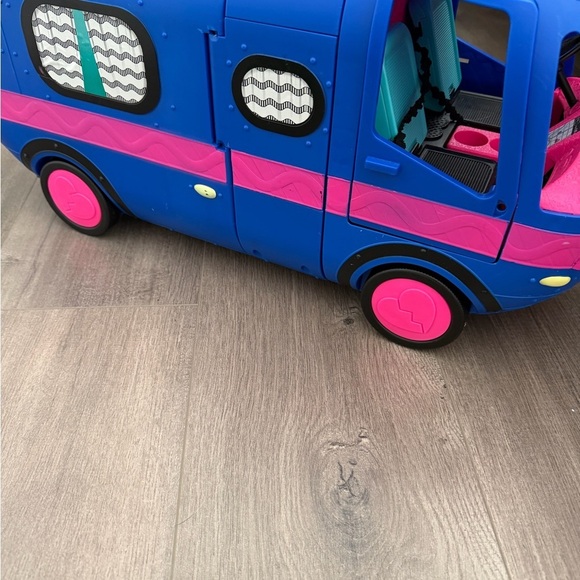 L.O.L. Surprise! Blue and Pink Adventure Van